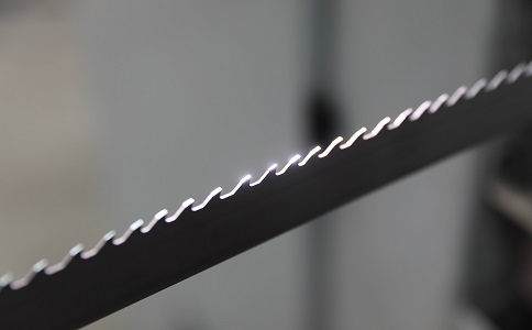 遵义双金属带锯条产生切削噪音的原因具体有哪些？